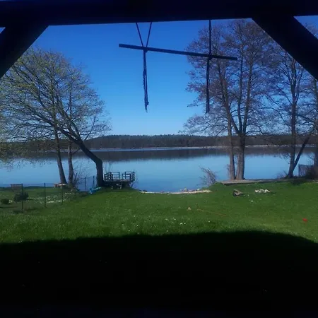 Dom Nad Jeziorem Z Linia Brzegowa 別荘