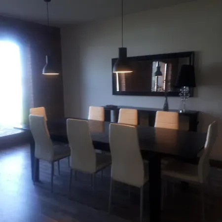 Dom Nad Jeziorem Z Linia Brzegowa