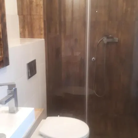 Holiday home Dom Nad Jeziorem Z Linia Brzegowa Pluski